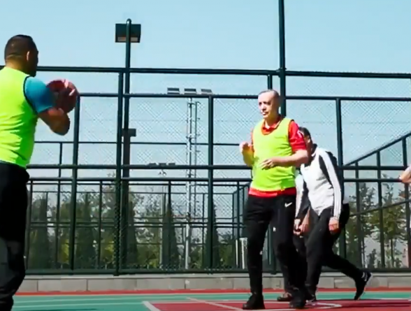 Эрдоган выложил видео игры в баскетбол со своей политической командой